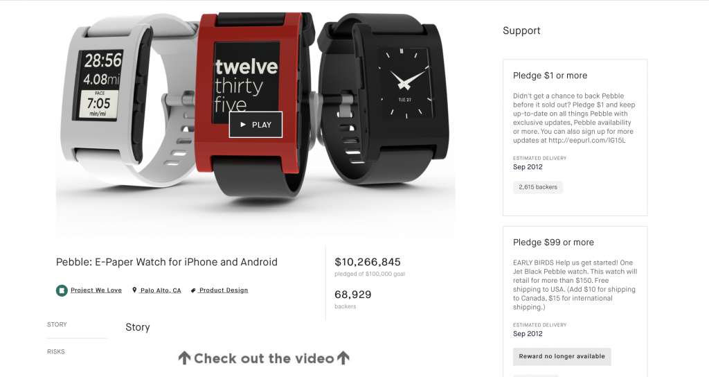 В 2012 году создатели умных часов Pebble за несколько недель собрали на Kickstarter более 10 млн долларов вместо запланированных 100 тысяч. Запуск показал очень высокий спрос на умные часы с дисплеем e-paper для iPhone и Android.